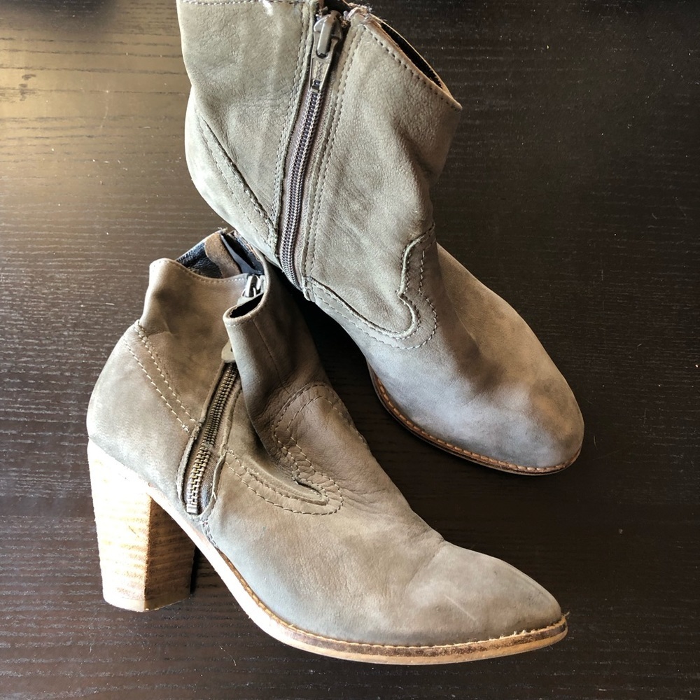 Rebels suede Stomp western style ankle boot greyish olive color wood heel 3” 7.5